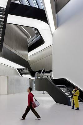 Zaha Hadid en Roma: Museo MAXXI, El Nuevo Clásico del Imperio Zaha Hadid en Roma: Museo MAXXI, El Nuevo Clásico del Imperio