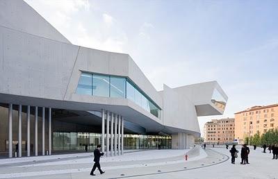 Zaha Hadid en Roma: Museo MAXXI, El Nuevo Clásico del Imperio Zaha Hadid en Roma: Museo MAXXI, El Nuevo Clásico del Imperio