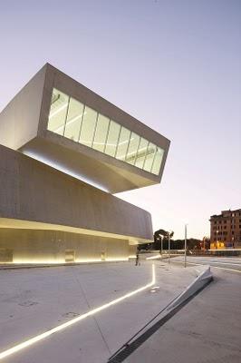 Zaha Hadid en Roma: Museo MAXXI, El Nuevo Clásico del Imperio Zaha Hadid en Roma: Museo MAXXI, El Nuevo Clásico del Imperio