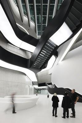 Zaha Hadid en Roma: Museo MAXXI, El Nuevo Clásico del Imperio Zaha Hadid en Roma: Museo MAXXI, El Nuevo Clásico del Imperio