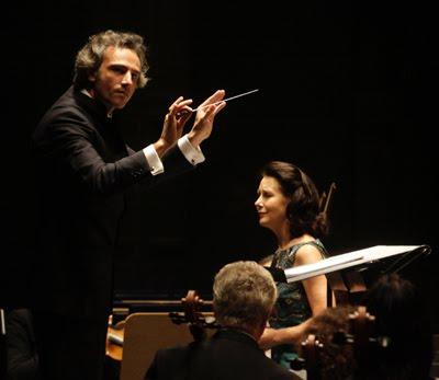 Lamento sinfónico Pedro Halffter y Monica Groop en el concierto de la ROSS del 22 de diciembre de 2009 (© Victoria Hidalgo / Diario de Sevilla)