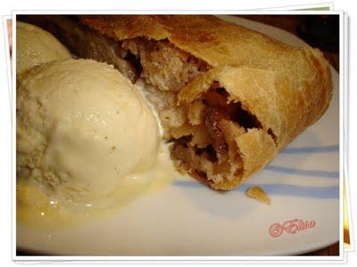 Apfelstrudel (Strudel de manzana) Apfelstrudel (Strudel de manzana)