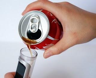 El móvil que funciona con Coca-Cola El móvil que funciona con Coca-Cola