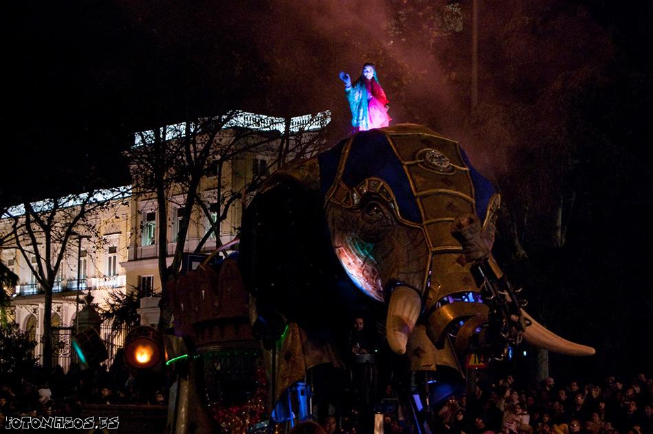 Foto Fotos de la Cabalgata de Reyes 2010, la cabalgata de los paraguas