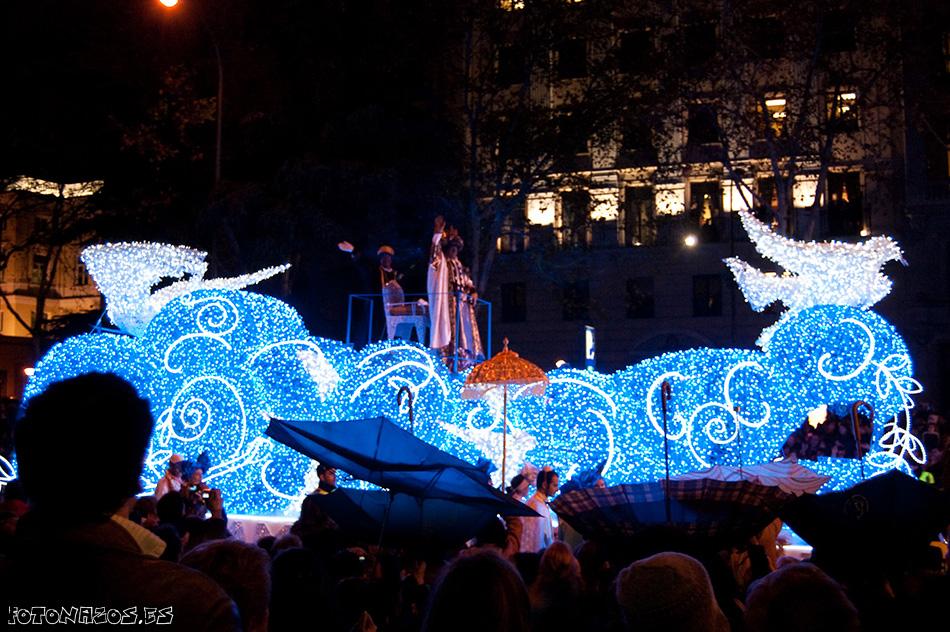 Foto Fotos de la Cabalgata de Reyes 2010, la cabalgata de los paraguas