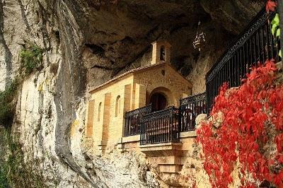 Visitando el Santuario de Covadonga: la Cueva