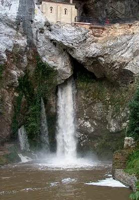 Visitando el Santuario de Covadonga: la Cueva