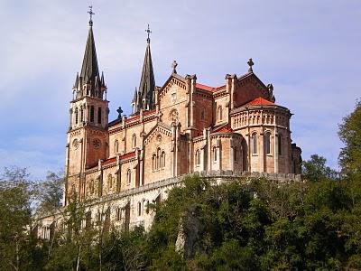 Visitando el Santuario de Covadonga: la Basílica