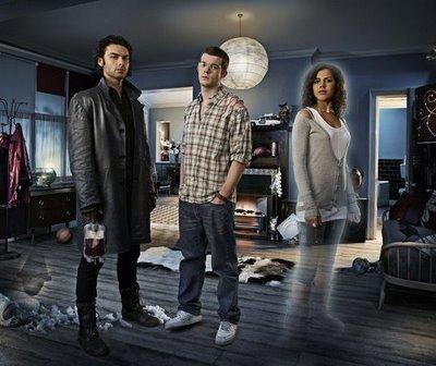 Había una vez un hombre-lobo, un vampiro y un fantasma... Being Human http://www.koinovacance.org/blog/wp-content/uploads/2009/08/being_human_00.jpg