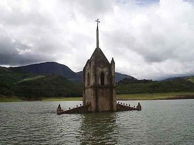 Una Iglesia que hace aguas.