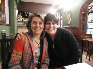 Jud y Patricia Crónica de la presentación de Princesa en BiblioCafé de Valencia.