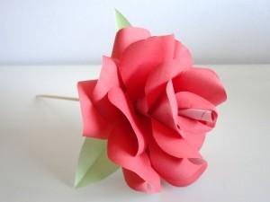 Recorta y crea una rosa de papel