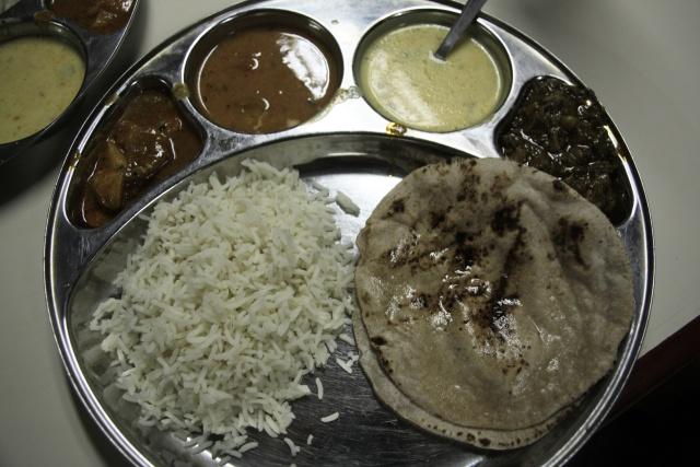 thali 10 comidas por 1 dólar (o menos…)