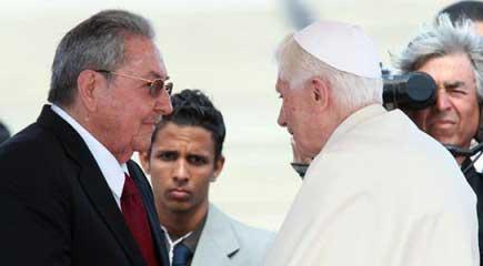 Raúl despide a Benedicto XVI en el Aeropuerto José Martí 20120329083251-raul-y-benedicto.jpg