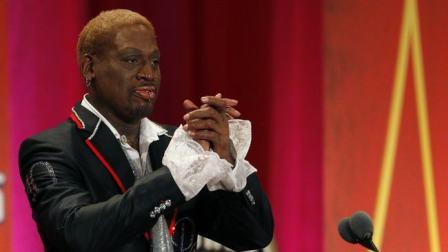 DENNIS RODMAN, TOCADO Y HUNDIDO DENNIS RODMAN, TOCADO Y HUNDIDO