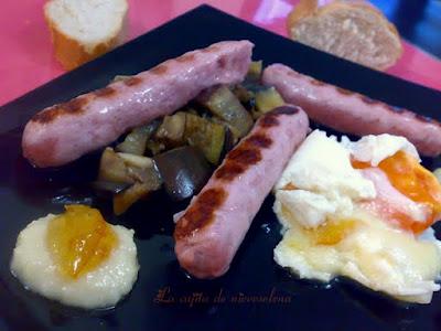 Chistorritas sobre berenjena esparragá con huevo escalfado a la pastora Chistorritas sobre berenjena esparragá con huevo escalfado a la pastora