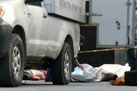 Se elevan a 14 los muertos en penal hondureño donde los reos se atrincheraron... Se elevan a 14 los muertos en penal hondureño donde los reos se atrincheraron...