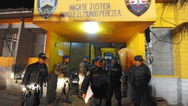 Se elevan a 14 los muertos en penal hondureño donde los reos se atrincheraron... Se elevan a 14 los muertos en penal hondureño donde los reos se atrincheraron...