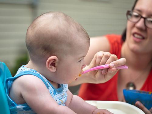Los bebés que son alimentados cuando tienen hambre desarrollan un mayor coeficiente intelectual