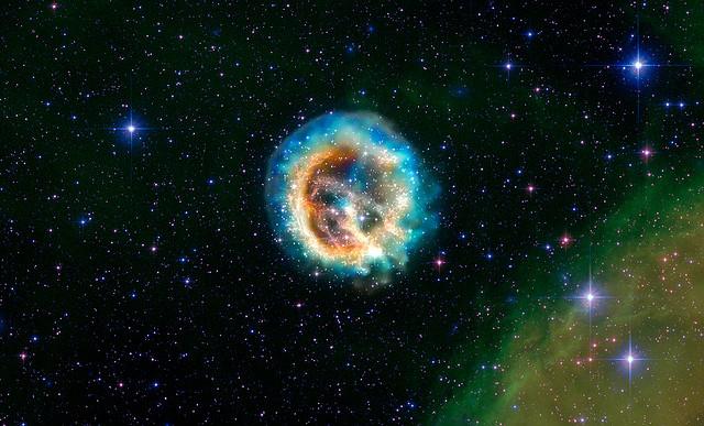 Adding a New Dimension to an Old Explosion (...), a supernova remnant in the Small Magellanic Cloud - por Smithsonian Institution (vía Flickr) Hace un año (marzo 2011)