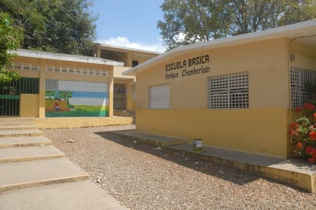 Año escolar peligra por falta de maestros en Jacagua