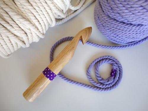 6-ganchillo_madera_gigante_fabric_tape Decora con cintas adhesivas de tela