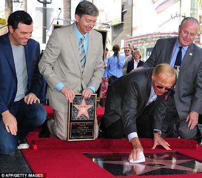 PURO WEST: Adam West reconocido en el Paseo de la Fama de Hollywood