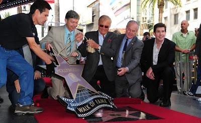 PURO WEST: Adam West reconocido en el Paseo de la Fama de Hollywood