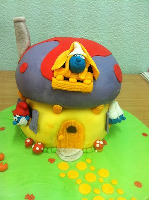 Paso a paso: Tarta casita de los Pitufos Paso a paso: Tarta casita de los Pitufos