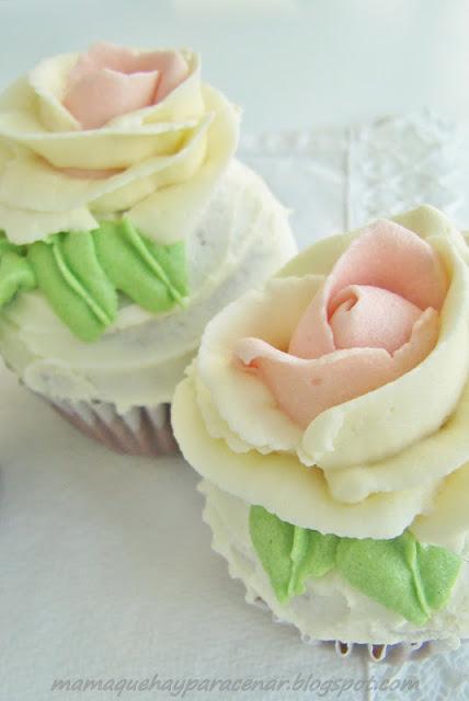 CUPCAKES ROSAS DE BUTTERCREAM CUPCAKES ROSAS DE BUTTERCREAM