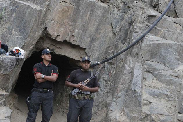 Preparan túnel para rescate de nueve mineros atrapados en Perú Preparan túnel para rescate de nueve mineros atrapados en Perú