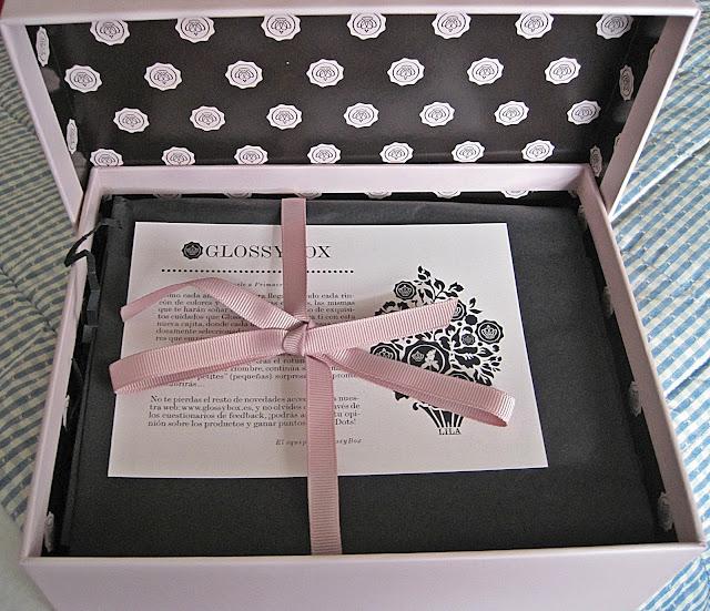 Glossybox. MIL FLORES 2012