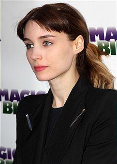 Rooney Mara: del negro al rubio miel