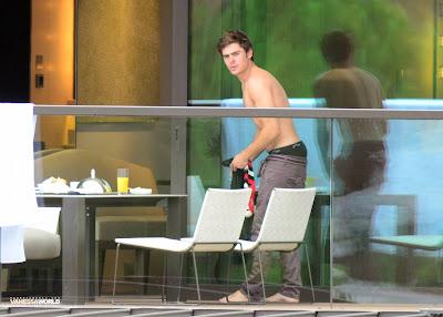 EL  ESPERADÍSIMO DESNUDO DE ZAC EFRON