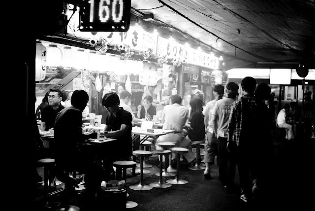 Cenando bajo las vias