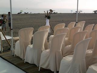Boda super romántica: Ceremonia civil en la playa