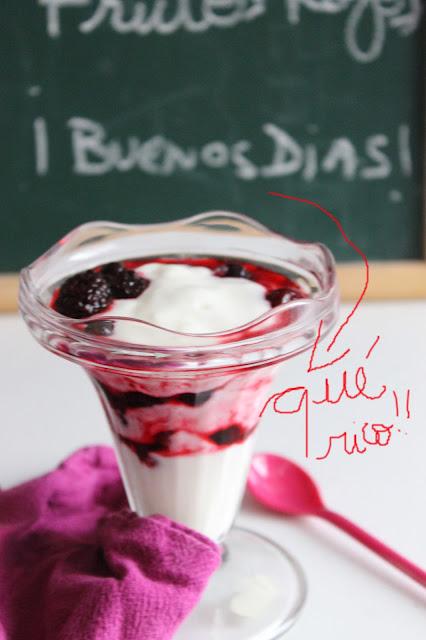 Desayunar a las 10 de la mañana tiene su recompensa ..Yogur con frutos rojos Desayunar a las 10 de la mañana tiene su recompensa ..Yogur con frutos rojos