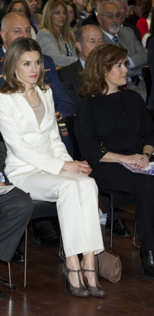 El look de Dña. Letizia en el 50 Aniversario del Club de Prensa