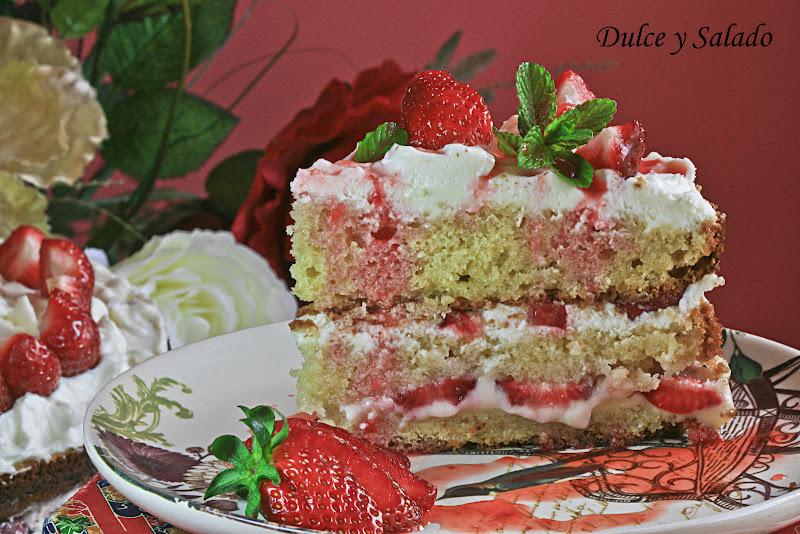 TARTA DE FRESAS CON CREMA PASTELERA Y NATA