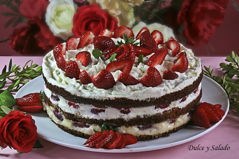 TARTA DE FRESAS CON CREMA PASTELERA Y NATA