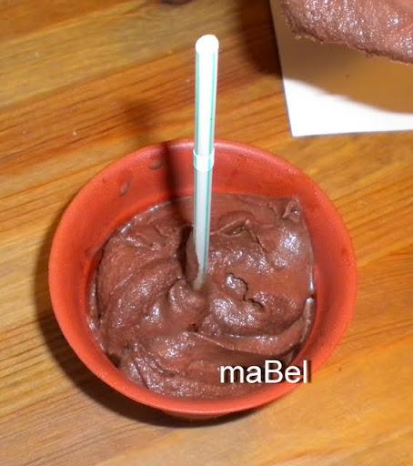 Helado de chocolate en maceta