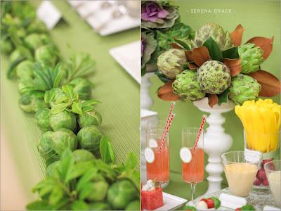 Un buffet de verduras y frutas Un buffet de verduras y frutas