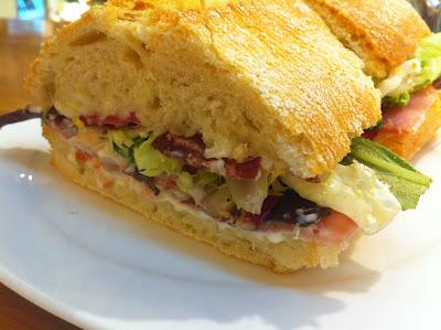 Colmado ibérico, y la pelea del bocadillo. Colmado ibérico, y la pelea del bocadillo.