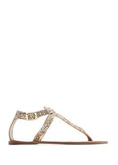 Sandalias planas, cómodas y marcando tendencia esta temporada Sandalias planas, cómodas y marcando tendencia esta temporada