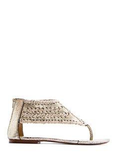 Sandalias planas, cómodas y marcando tendencia esta temporada Sandalias planas, cómodas y marcando tendencia esta temporada