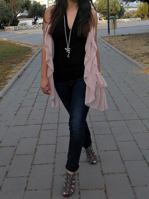 Look of the day: Ruffled Vest ruffledvest_lovelystyle4