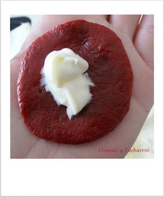 Cookies Red Velvet Rellenas de Crema de Queso Cookies Red Velvet Rellenas de Crema de Queso