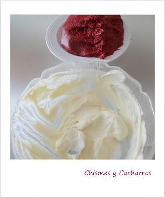 Cookies Red Velvet Rellenas de Crema de Queso Cookies Red Velvet Rellenas de Crema de Queso