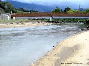 Playa de La Griega: Puente sobre el rio Libardón