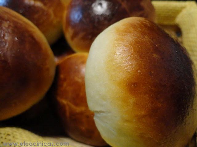 Pan de leche. Bollos de leche